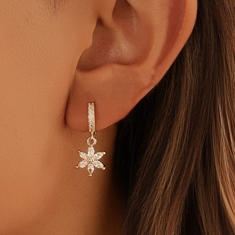 Retro Shiny Zirconia Floral Earrings |Goden