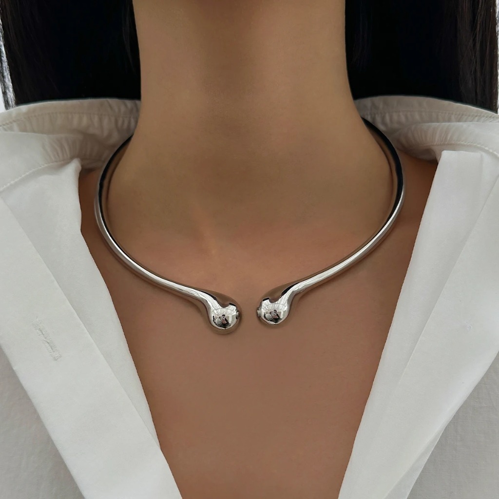 Minimalist Water Drop Choker Necklace |Golden - Image 3