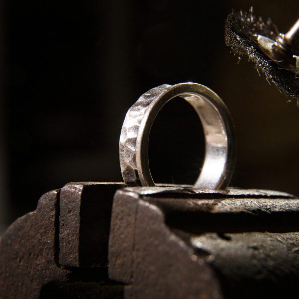 close-up-engraving-art-tools